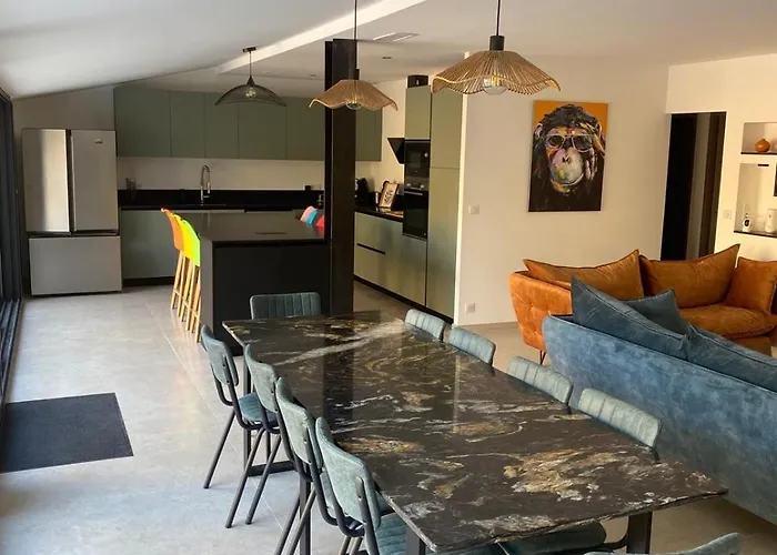 Villa 5 Min Walk To Port